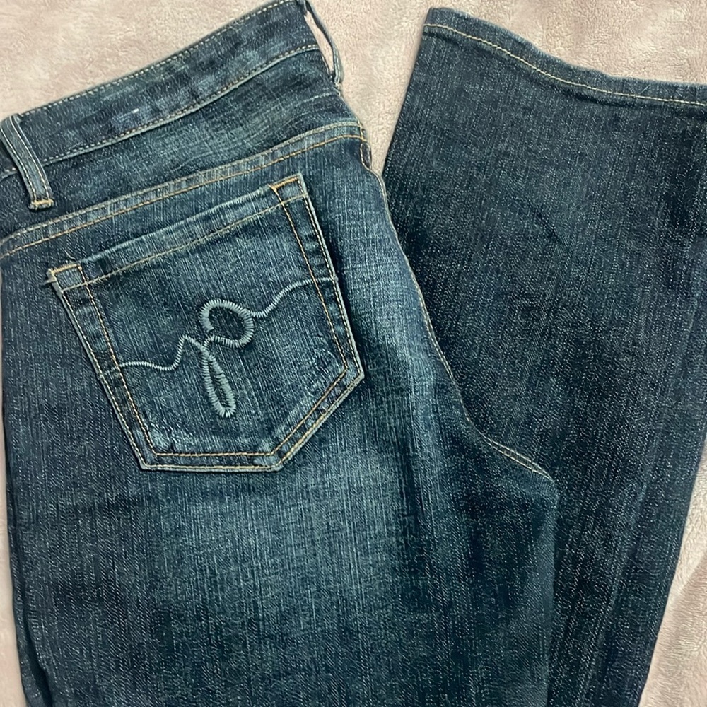 GUESS JEANS BOOT CUT SIZE 28